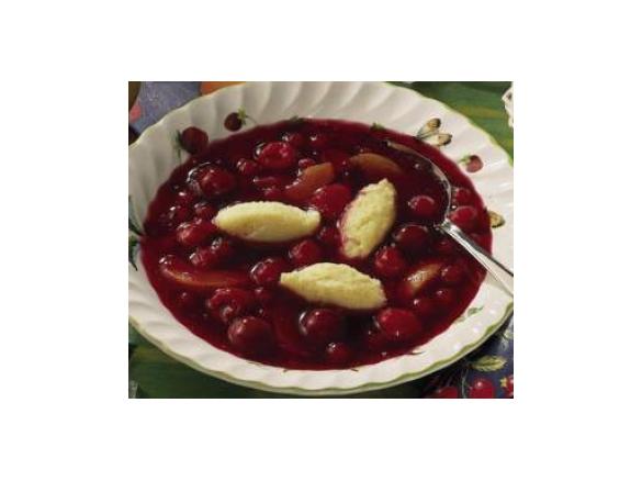 Obstsuppe mit Grießnocken