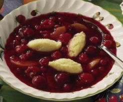 Obstsuppe mit Grießnocken