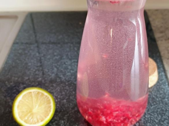 Low Carb Himbeer-Limetten-Limo (zuckerfrei)