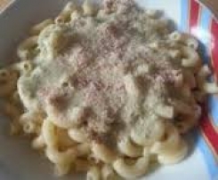 Zucchini-Gorgonzola-Mandel Soße für Nudeln