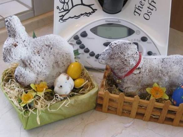 Osterlamm und Osterhase mit Eierlikör