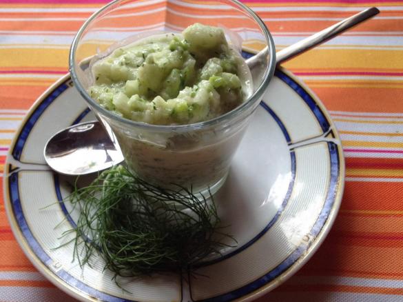 Zucchinsalat mit Dill