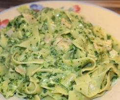 Nudeln in Spinat-Lachs-Soße