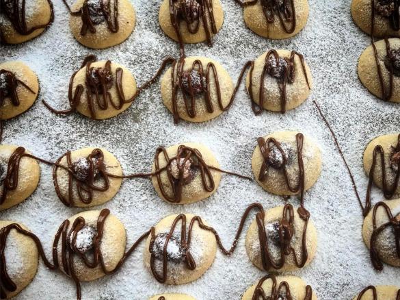 Variation Dinkel-Marzipan Plätzchen mit Erdbeer-Minz Marmelade