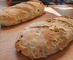 Pepperoni-Feta-Oliven-Knoblauch-Baguette