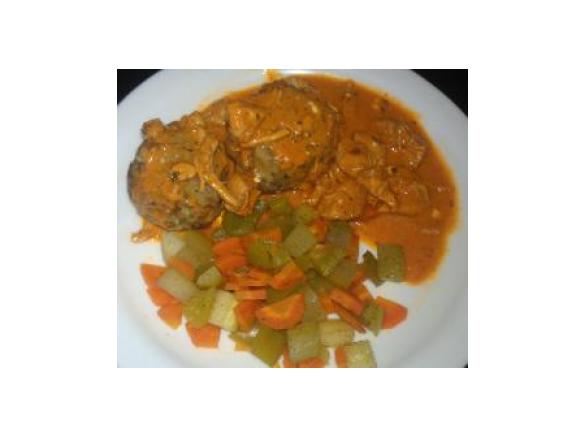 Hähnchentopf mit Gurken-Karotten-Paprikagemüse und Knödel