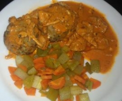 Hähnchentopf mit Gurken-Karotten-Paprikagemüse und Knödel