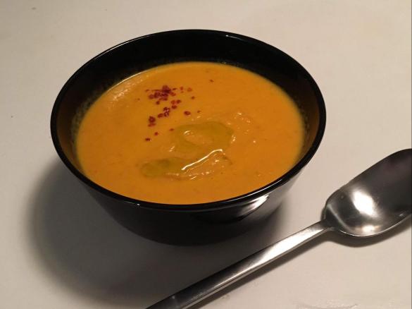 Lieblingssuppe #3 - Extrakarottige Möhrensuppe mit Chorizo