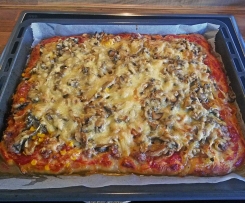 Gehacktespizza mit Quark-Ölteig