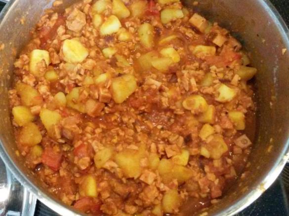 Leberkäse-Paprika-Ragout mit Kartoffeln und Kapern