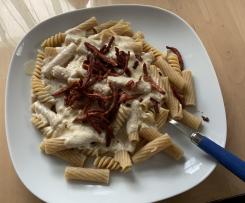 Spaghetti alla Carbonara ohne Ei und vegetarisch