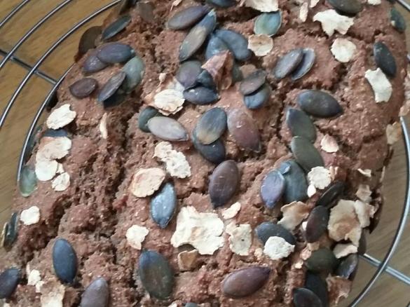 Saftiges Maronen-Kürbiskernbrot mit Vollkornanteil