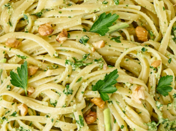 Pasta mit Spargel und Walnüssen