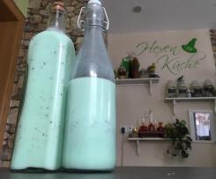 Bürschten (Waldmeister-Sahne-Likör mit Stracciatella)