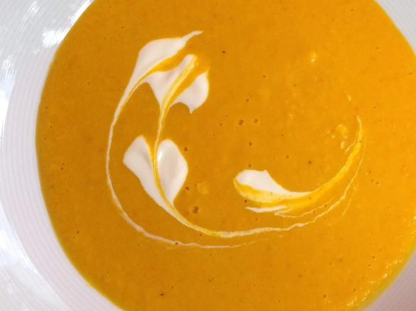 Fruchtige Kürbissuppe mit Melone