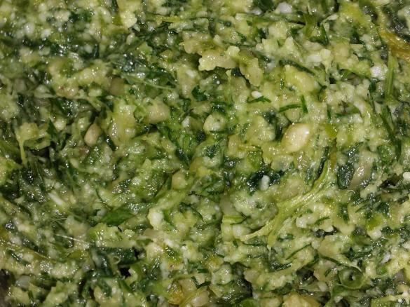 Pesto mit Karottengrün