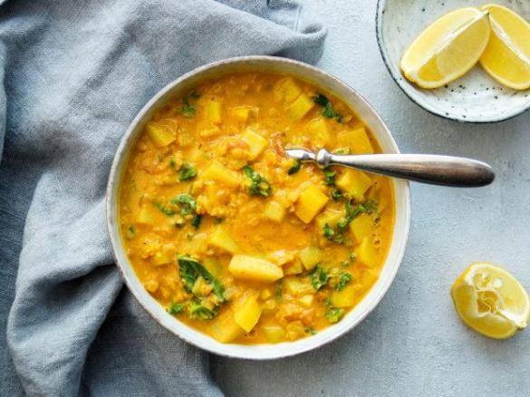 Rote-Linsen-Curry mit Kartoffeln