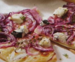 Flammkuchen mit Ziegenfrischkäse