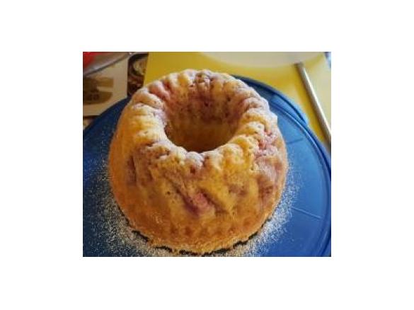 Nicoles Eierlikörkuchen mit Erdbeeren, super saftig