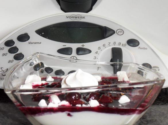 Blaubeer (Heidelbeer) Baiser Dessert