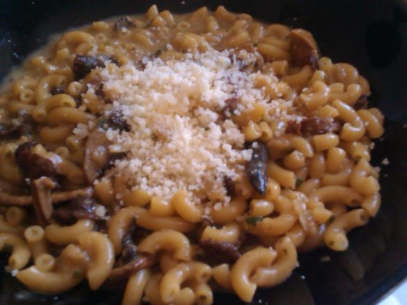 All In Nudeln mit Pilzen eine Person