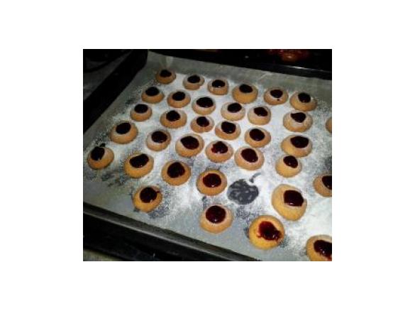 Haselnuss-Beeren-Küsse / Mandel-Beeren-Küsse