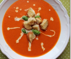 Frische Tomatensuppe mit Croutons 