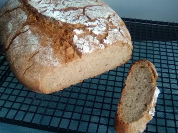 Roggenbrot mit Vollkornanteil und Joghurt