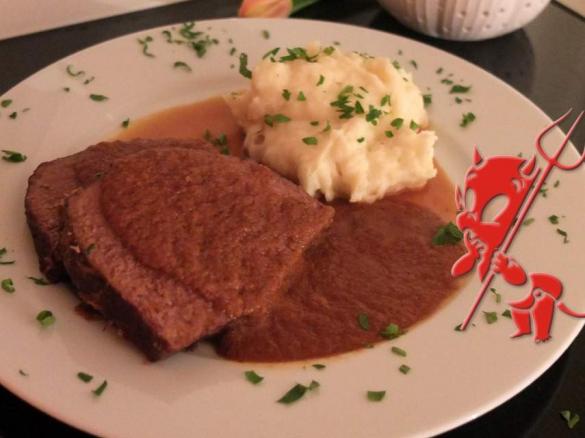 Teufelsbraten in dämonischer Chili-Chianti-Soße