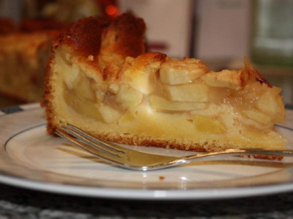 Apfelkuchen mit Apfelsaft-Pudding