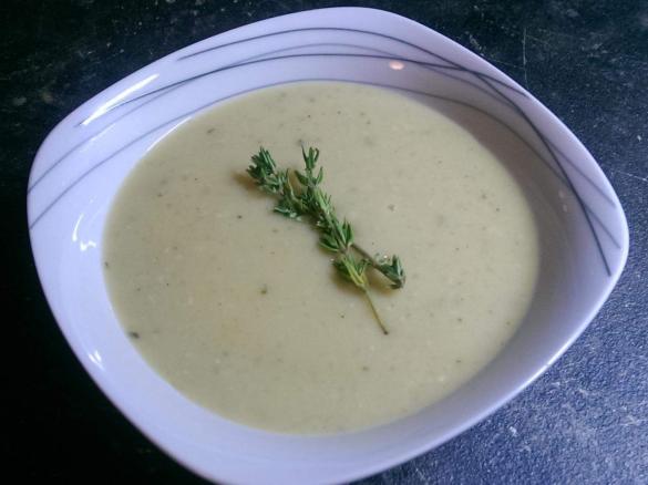 Topinambursuppe mit Thymian
