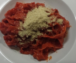 Rote Bete Sauce zu Nudeln, vegan