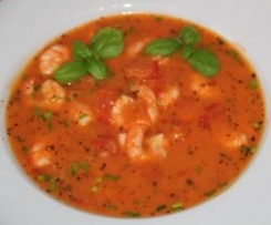 Tomaten-Kokos-Suppe mit marinierten Garnelen
