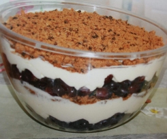 Schichtdessert mit Trauben