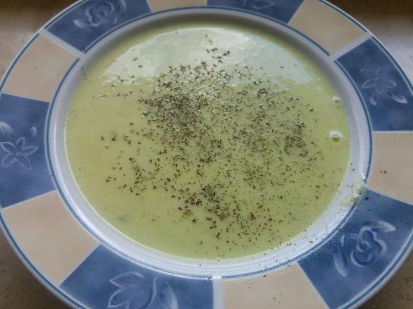 Zucchini-Kohlrabi-Cremesuppe alla Mona