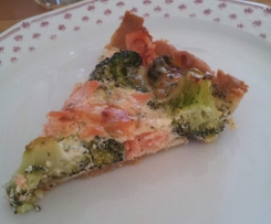 Brokkoli Lachs Quiche mit Kräuter-Lachs Guss