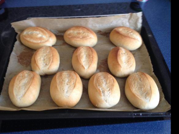 Brötchen wie früher beim Bäcker mit Vorteig