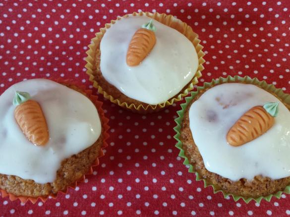 Möhren Muffin mit Frischkäsetopping