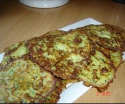 Zucchinipuffer mit Apfelmus