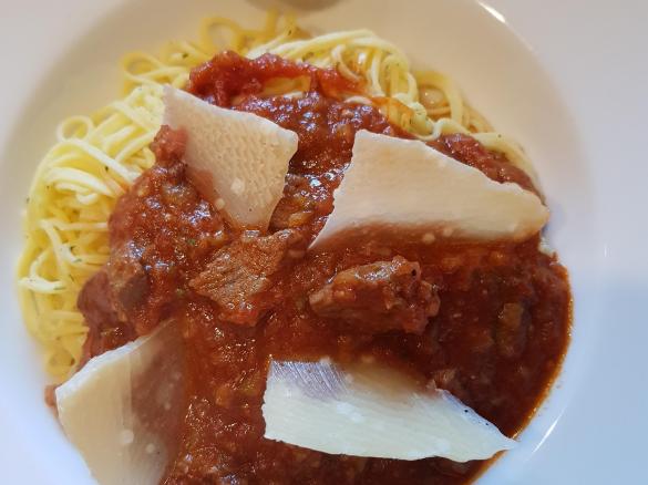 Gerrys Pasta mit Lammlachs und Tomatensugo