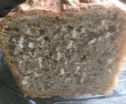 Brot mit Hafermehl und Sonnenblumenkernen