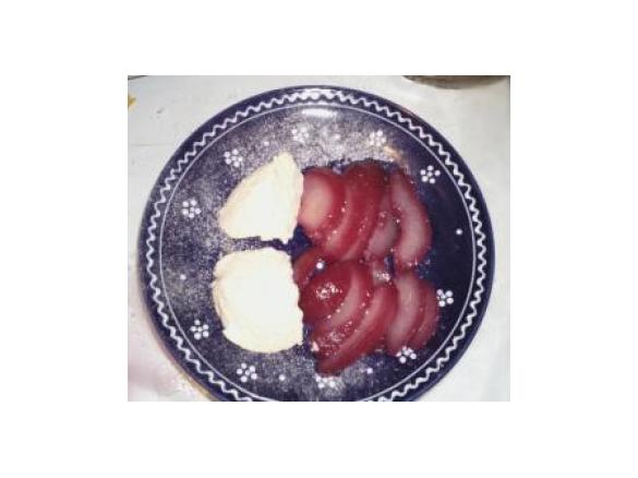 Weisse Lebkuchenmousse mit Glühweinbirnen