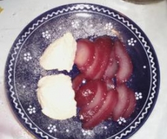 Weisse Lebkuchenmousse mit Glühweinbirnen