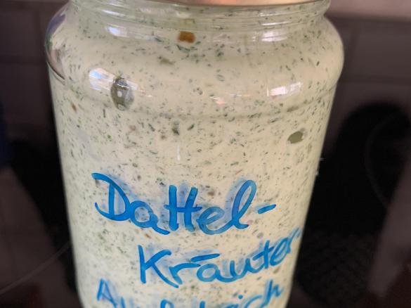 Dattel-Kräuter-Aufstrich