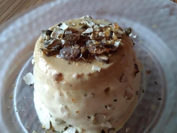 Semifreddo mit Kürbiskernkrokant