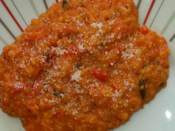 Variation von Reis-Paprika-Topf