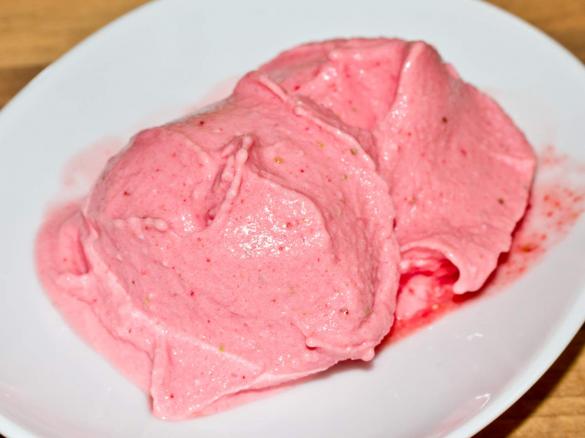 erfrischendes Joghurt-Erdbeereis
