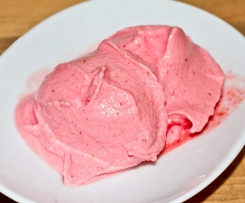 erfrischendes Joghurt-Erdbeereis