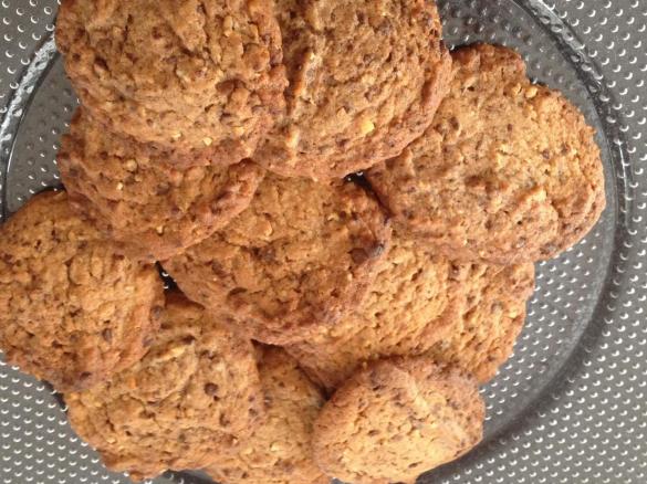 Cookies mit Schokolade, Pinien-Kerne und Haferflocken