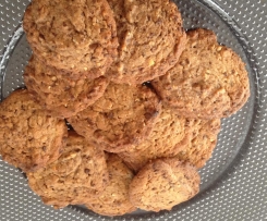Cookies mit Schokolade, Pinien-Kerne und Haferflocken